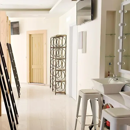 Parea Hostel Hersonissos (Crete)