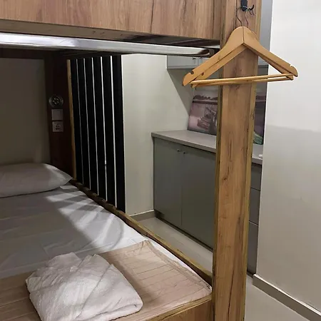 Parea Hostel *